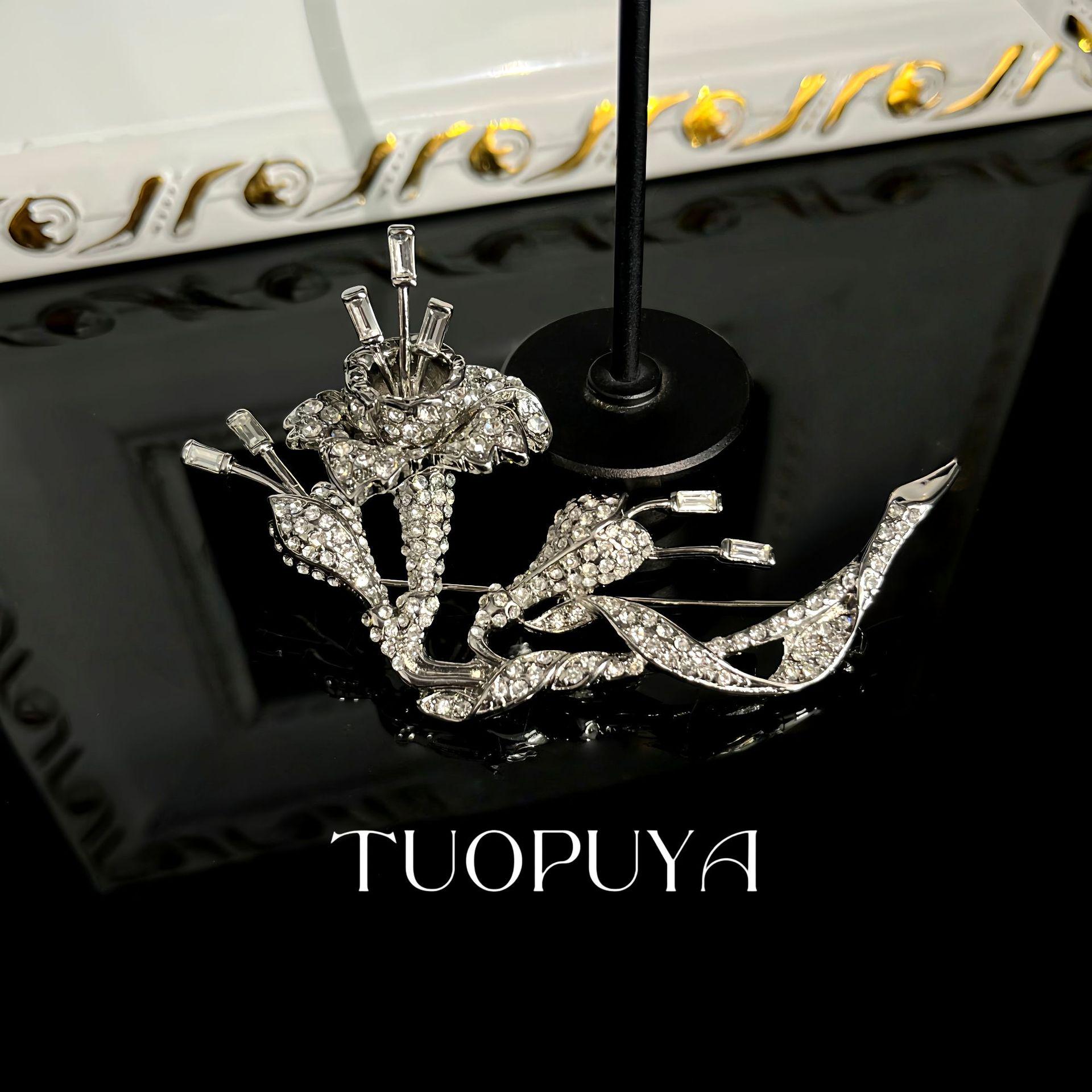 Exquisite Rhinestone Flower Brooch - Court Style Corsage Pin for Autumn  Winter