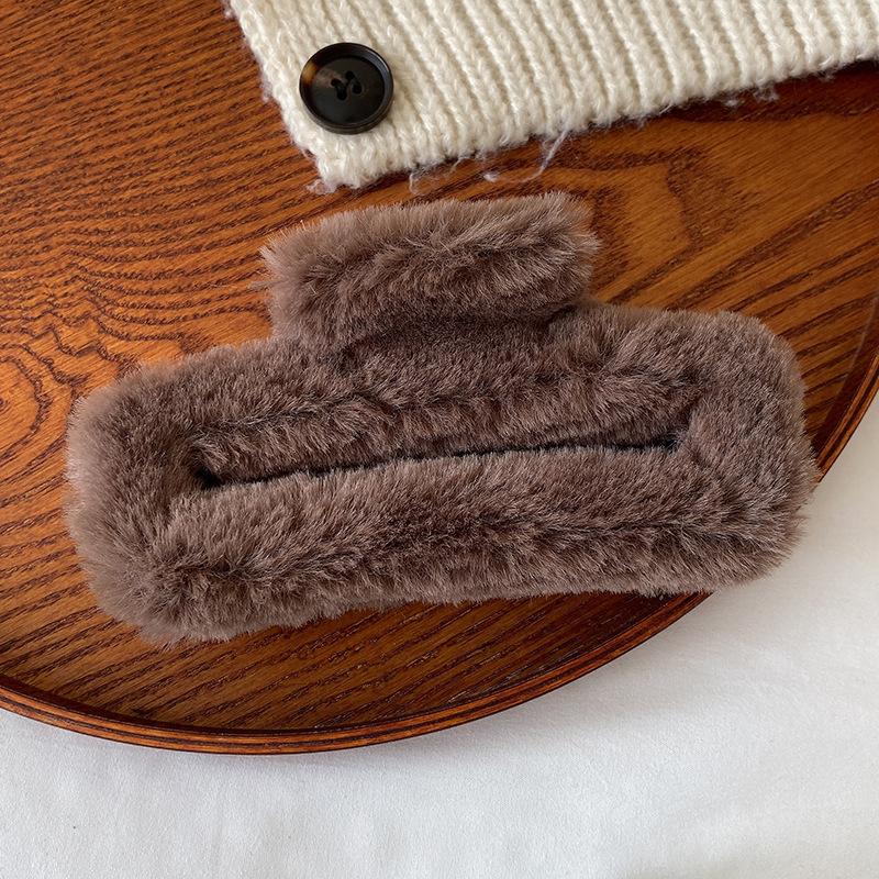 Winter Plush Square Hair Claw for Women Korean Elegant Acrylic Hairpins Faux Fur Hair Clip Pink Barrette Crab Hair Accessories