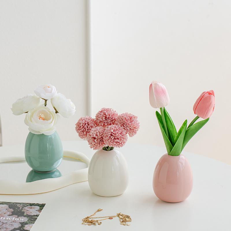 Small Daisy Artificial Flower in Cream Ceramic Vase - Ins Style Tulip for Living Room or Bedroom Decoration.