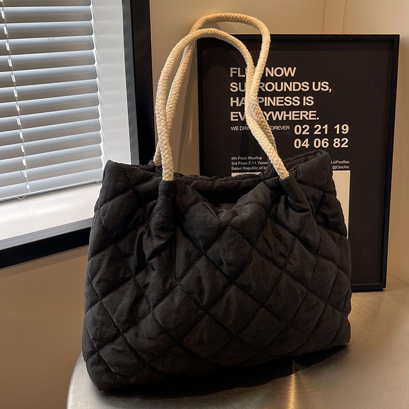 

Нейлоновая тканевая сумка женская большая вместимость 2024 новая универсальная сумка через плечо тканевая сумка ромб премиум-класса сумка для поездок на работу чёрный