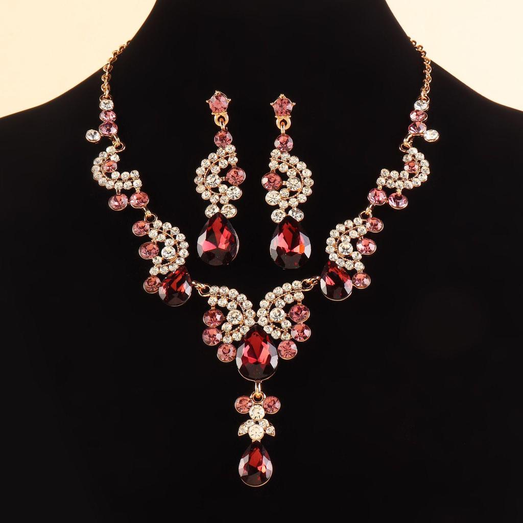European & American Sparkling Water Drop Necklace & Earring Set: Light Luxury Fashion for Wedding Dress