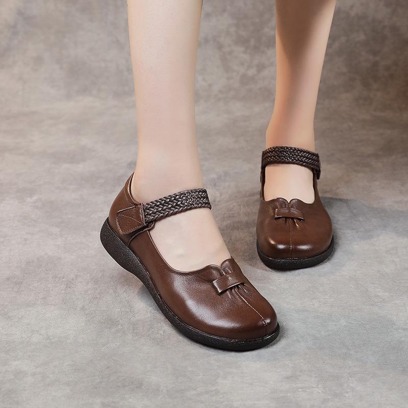 Real soft leather mother shoes spring and summer new retro style soft sole medium flat bottom non-slip round head grandma single shoes