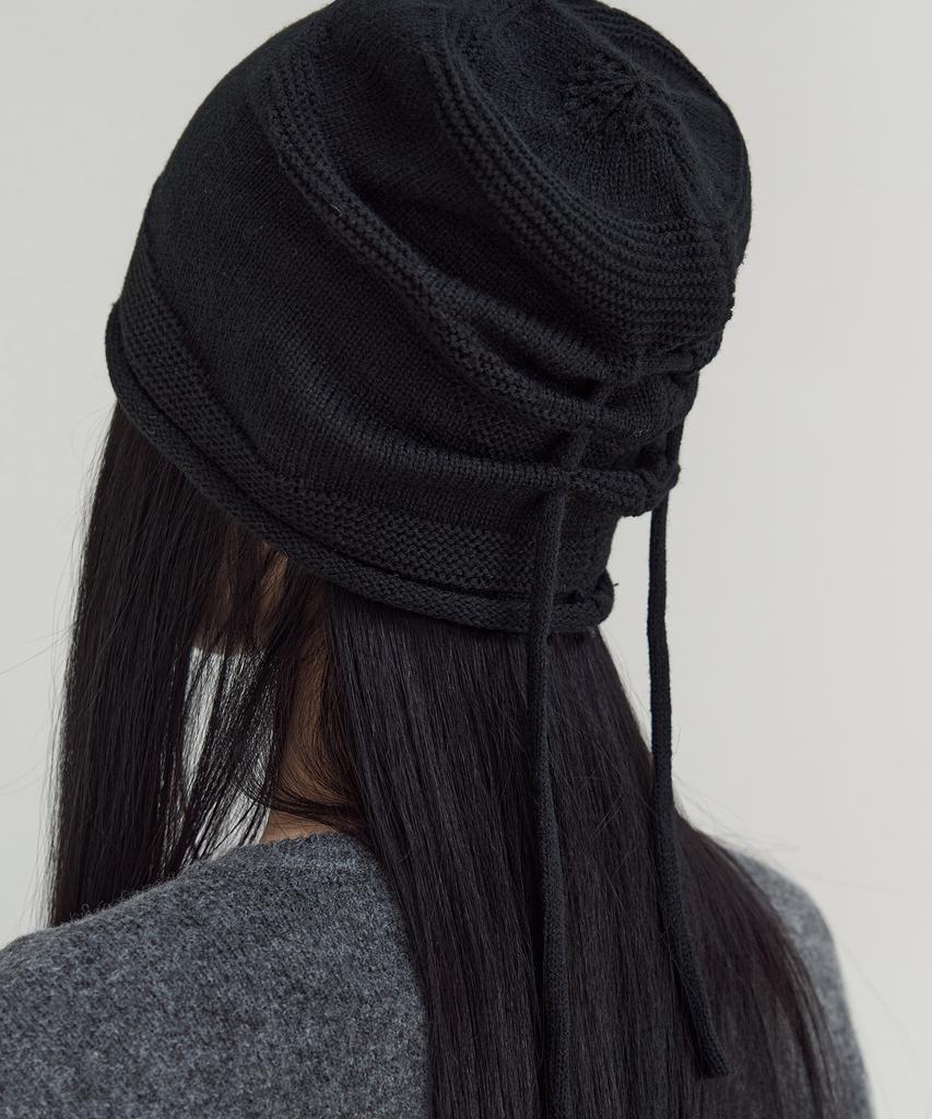 SIS A Contrast Embossed String Beanie [Black]