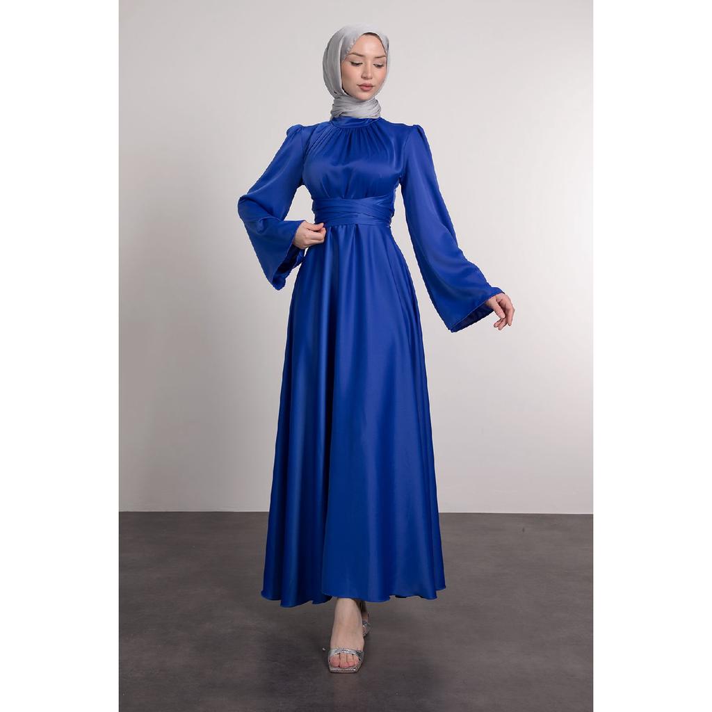 Spanisches Hijab-Abendkleid aus Satin mit Wickelärmeln an der Taille