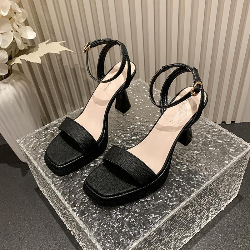 

2024 новый летний однословный с черными босоножками на высоком каблуке 2024 новый женский универсальный верхняя одежда квадратный каблук 35 чёрный