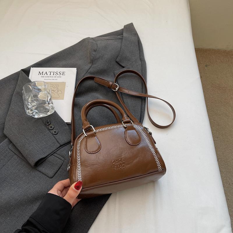 Premium sense niche bag women's autumn and winter versatile 2025 new messenger bag fashionable retro portable work small bag