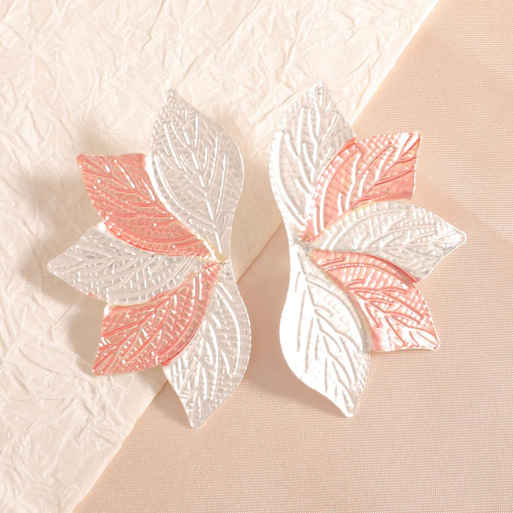 Summer new small fresh metal earrings flower leaves creative women's stud earrings vacation style light luxury earrings