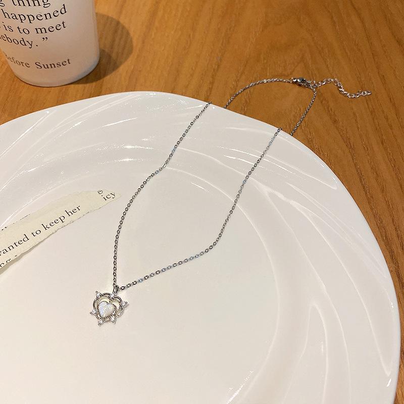 BLINGBAY Colier cu pandantiv pentru femei Colier retro din oțel titan pandantiv versatil Bijuterii cu lanț de nișă pentru claviculă Bijuterii pentru fete de petrecere Cadou