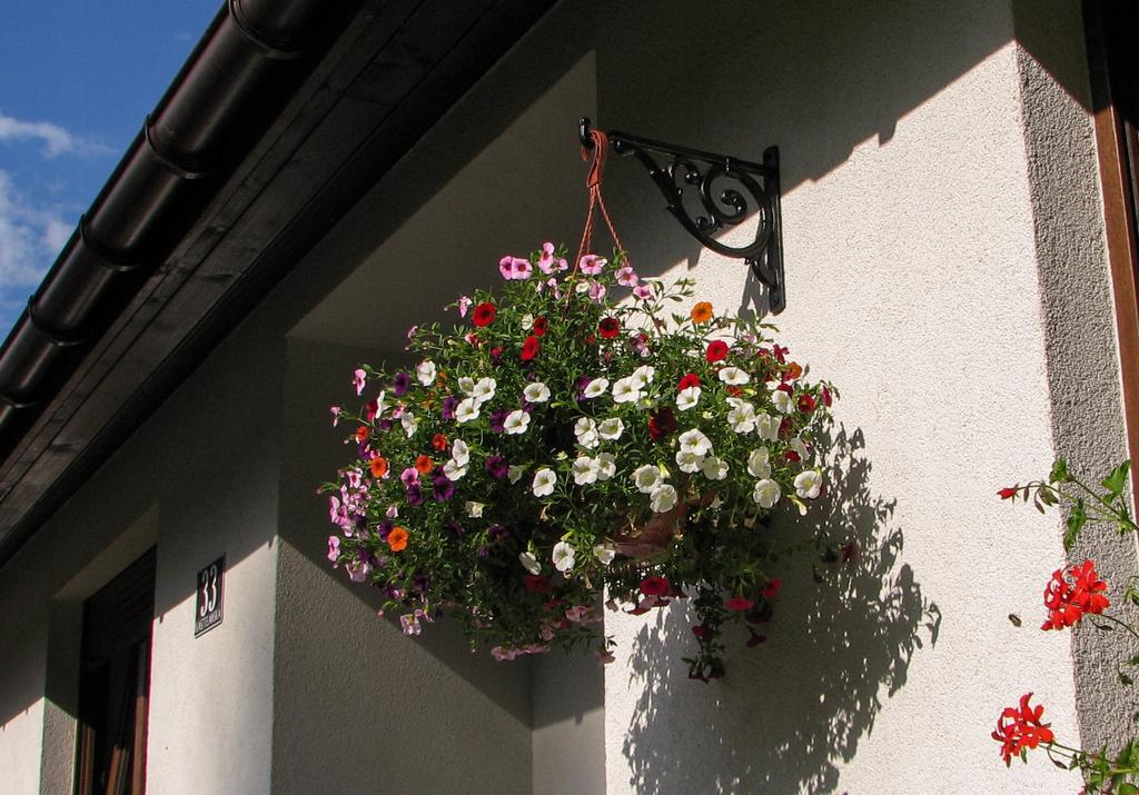 Cast iron hanger bracket