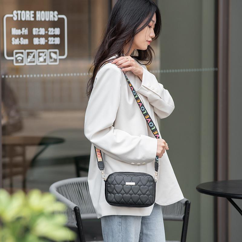 Neue Mode Herz Besticktes Diamantgitter Einzelne Schulter Kamera Tasche Mit Riemen Riemen Und Bunter Bestickter Schräg über die Schulter Rechteckige Tasche