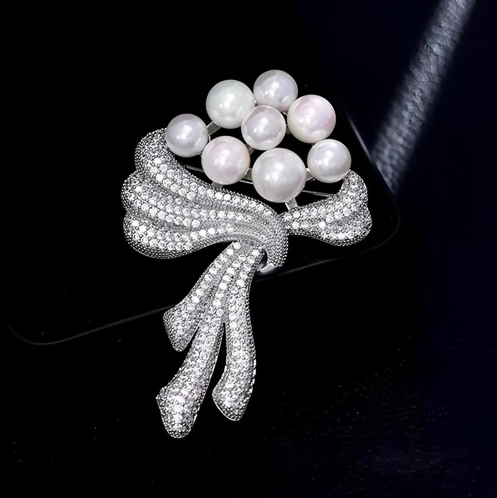 Light Luxury Hand-held Bouquet Brooch, Feminine Pearl Brooch, Elegant and Exquisite Brooch