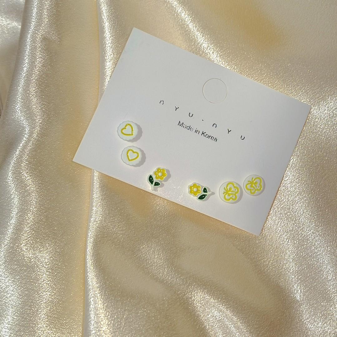 

Yellow Three-Piece Flower Stud Earrings for Women: Sweet, Versatile, and Elegant Design