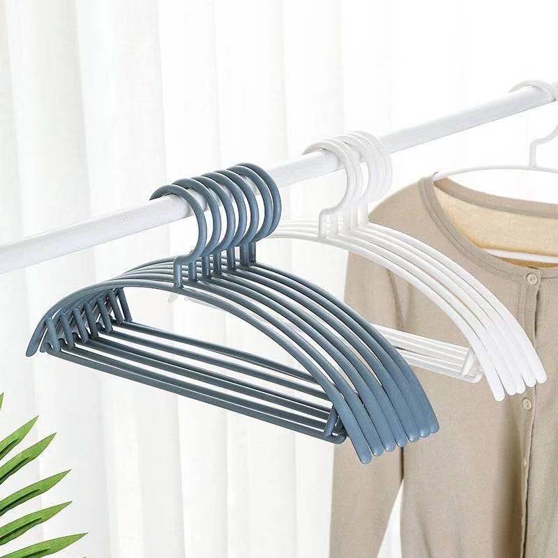 10 ks Hrubé plastové věšáky, Protiskluzové a nezanechávající stopy, Velmi odolné pro mokré/suché použití, Prostorově úsporný organizér do skříně