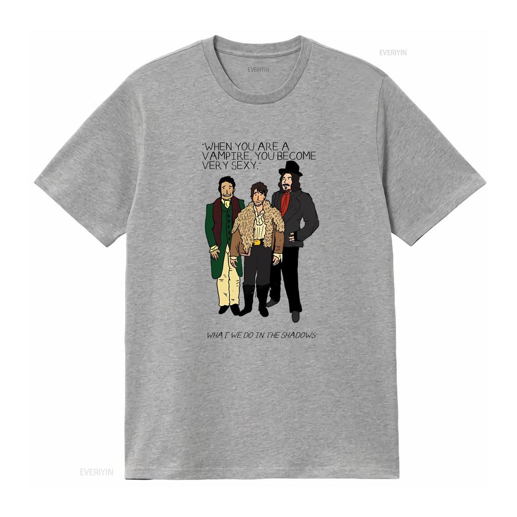 Camiseta Lo Que Hacemos En Las Sombras Regalo Para Fans Moda Unisex Vintage Top Gráfico Versátil Para Uso Diario Suave