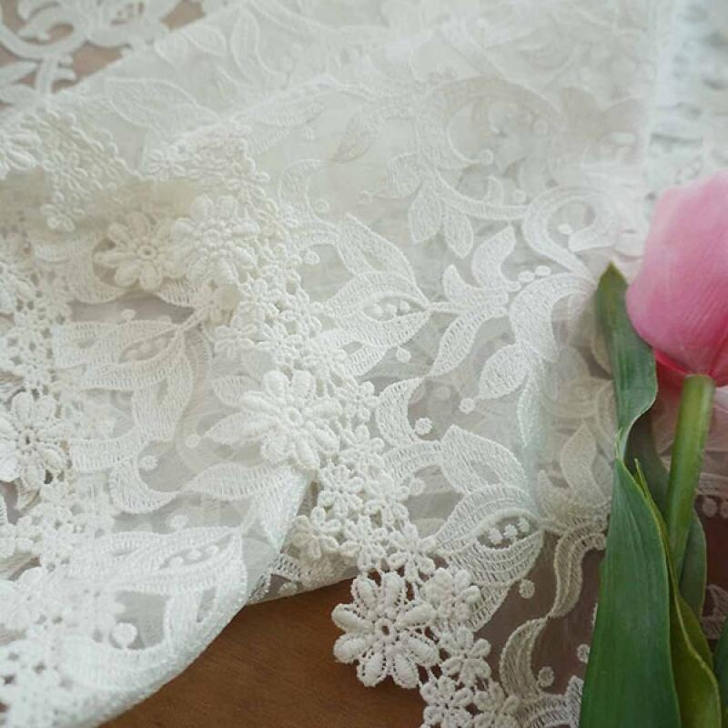 Charmant Lace Tablecloth 125x125 white