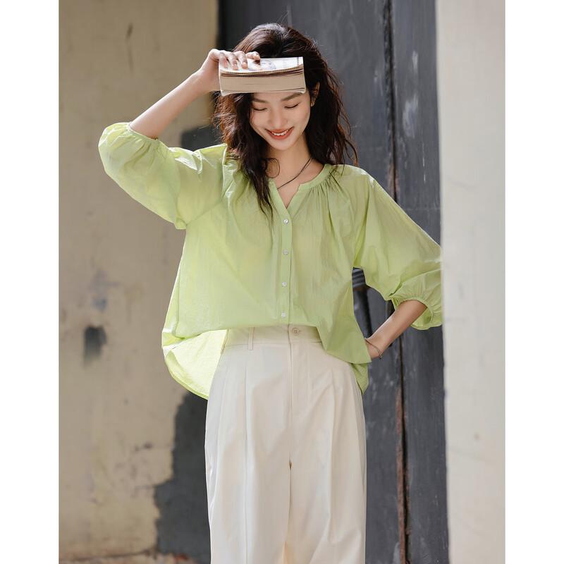 

Demana Women s Lightweight V-Neck Mid-Sleeve Shirt L
