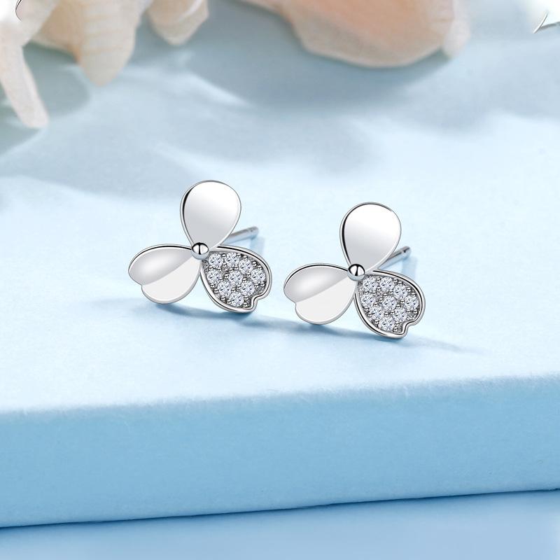 

Летние новые ювелирные изделия Клевер серьги-гвоздики Mori Small Fresh серьги Корейский темперамент Простые модные серьги
