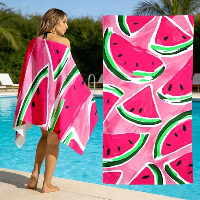 Schwarzer Hintergrund Wassermelonenscheibe Punkte Ganzkörpermuster Druck Mikrofaser Schnelltrocknend Strandtuch Süßes Sommerfrucht Pool Handtuch