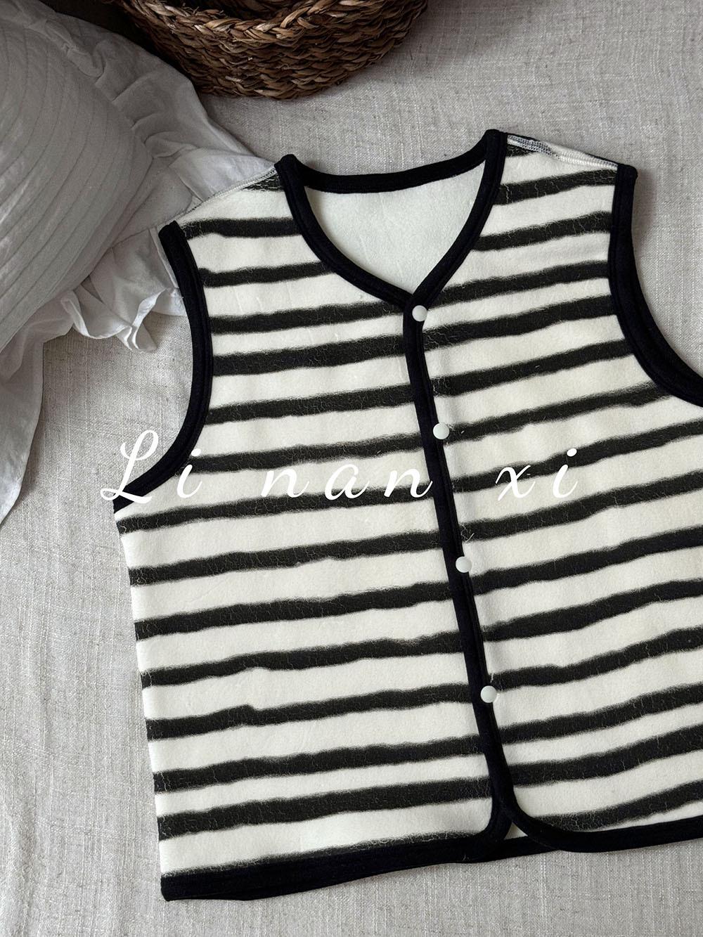 

24 Осенне-зимний двусторонний жилет из австрийского бархата с принтом: Двусторонний, Теплый, Животик и Универсальный 110 cm