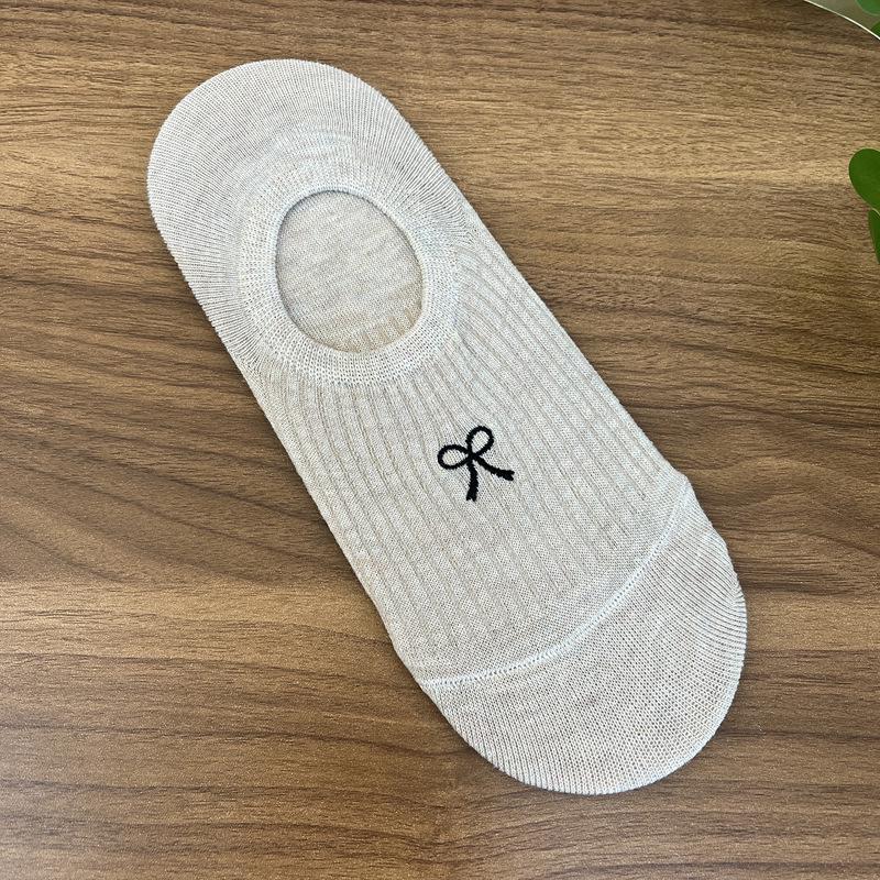 2026 Spring/Summer Sweet Embroidered Bow No-Show Women s Socks with Anti-Slip Strips One size бежевый
