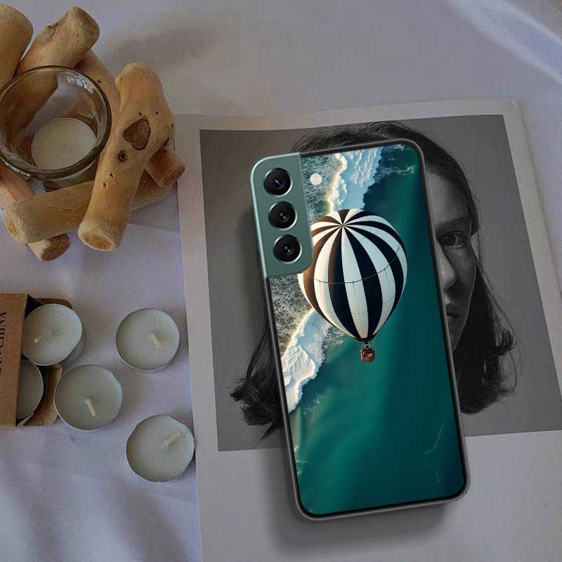 Drifting in a Hot Air Balloon's Serene Embrace Phone Case For Samsung Galaxy S22 S25 Ultra S21 S10 Plus S26 Edge S20 S23 S24 FE