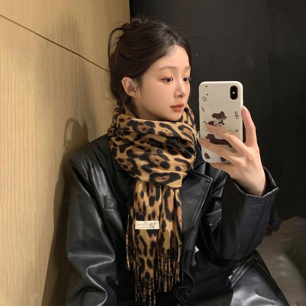 Sweet and cool retro leopard print fringed scarf female 1116 new millennium spice girl style autumn and winter thickened shawl scarf to keep warm