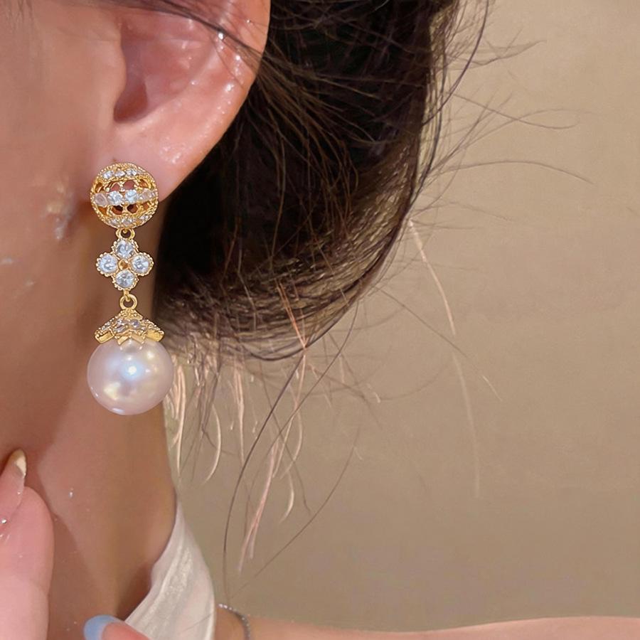 18k Gold-Plated Silver Needle Zircon Flower Pearl Stud Earrings - Vintage Elegant Light Luxury Ear Ornaments