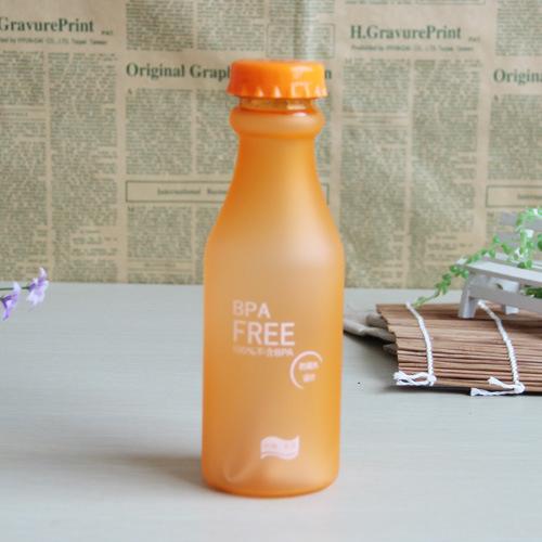 

D5 550 мл Пластиковая бутылка для воды для питья Портативная спортивная бутылка для чая, кофе, воды со шнурком Не содержит БФА Детская бутылка для воды для школы 0.55L оранжевый