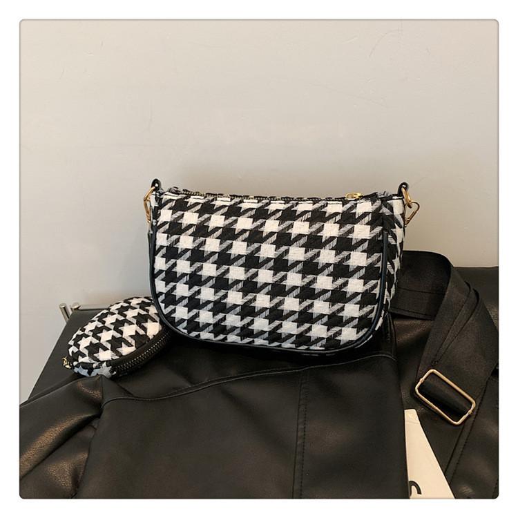 Vintage Chic Nylon Street Style Shoulder Bag For Winter Fashion