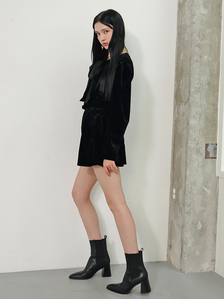 MUSE BY ROSE Evelyn Velvet Balloon Shorts (Black)