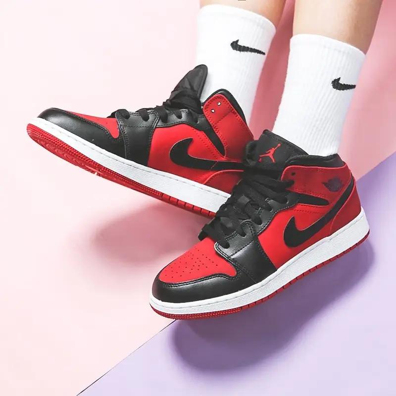 Jordan 1 Mid Gym Red Black GS 554725-610