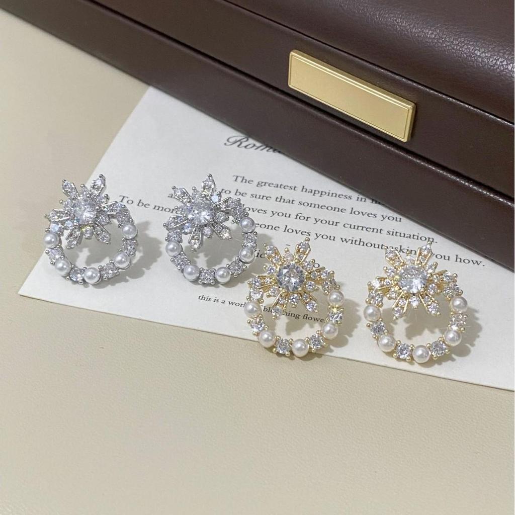 Exquisite Snowflake Zircon Pearl Earrings: Unique Versatile Studs for Women