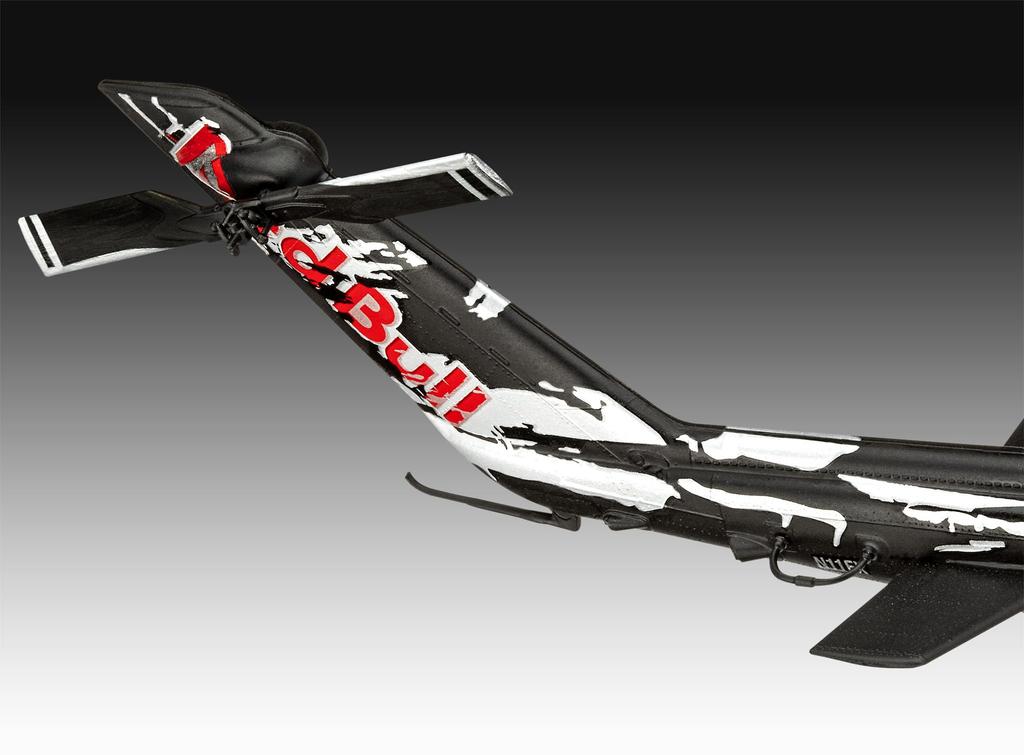 Revell Geschenkset 05640 Flying Bulls 25. Jubiläum Maßstab Unmontierter Plastikmodellbausatz mit Zubehör AH-1F Cobra 148