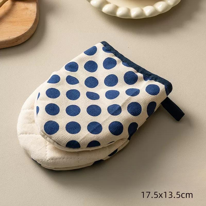 Style Polka Dot Heat-Resistant Oven Mitts for Home Use,Japanese Microwave Safe Gloves  kitchen gloves  heat resistant gloves