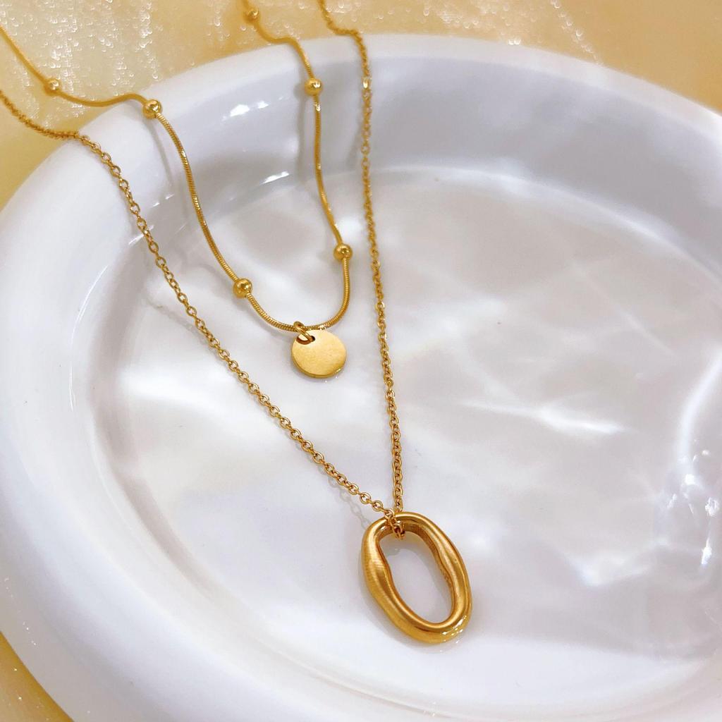 Elegantní nepravidelný geometrický dvouvrstvý zlatý náhrdelník z titanové oceli pro ženy - lehký luxusní klíční řetízek