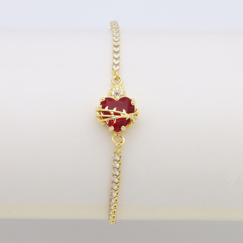 Herzförmige Liebe Kupferplattiertes Farbiges Zirkonium Pfirsichherz, Ein Schwert, das das Herz durchbohrt, kann das Zirkon-Box-Armband ziehen und verstellen.