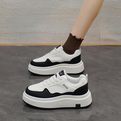 Scarpe bianche piccole primavera 2025 nuova versione coreana ins studentesse aumento altezza plateau scarpe sportive da ginnastica scarpe casual donna ZS92