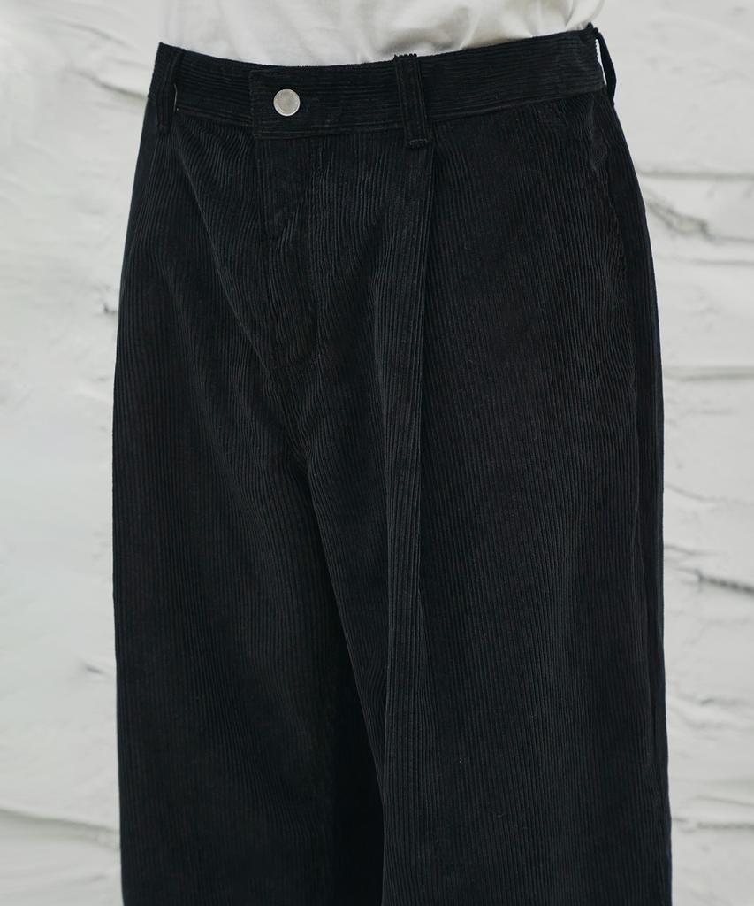 SIGNATURE Single-Pleat Corduroy Wide Pants [Black]