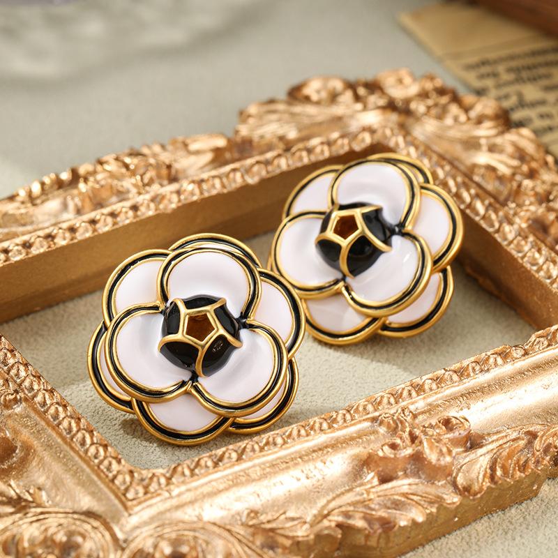 Women's Light Luxury Design Elegant Vintage Oil Drop Camellia Earrings Fashionable And Versatile Niche Design Earrings