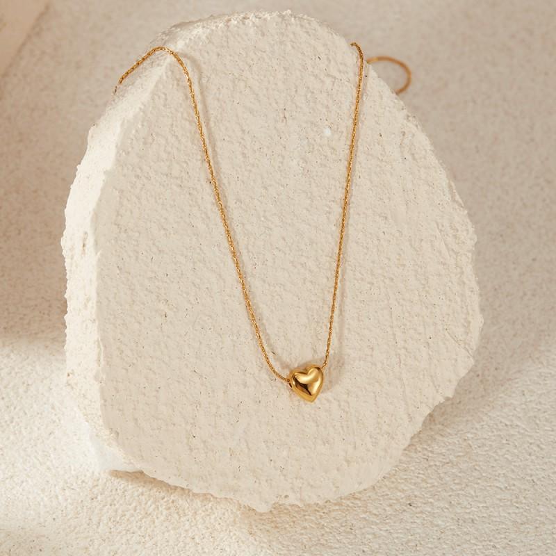 Fashion Temperament Commuting Style Necklace Made Of Stainless Steel Niche Simple Versatile Plated With Gold Heart Collarbone Chain