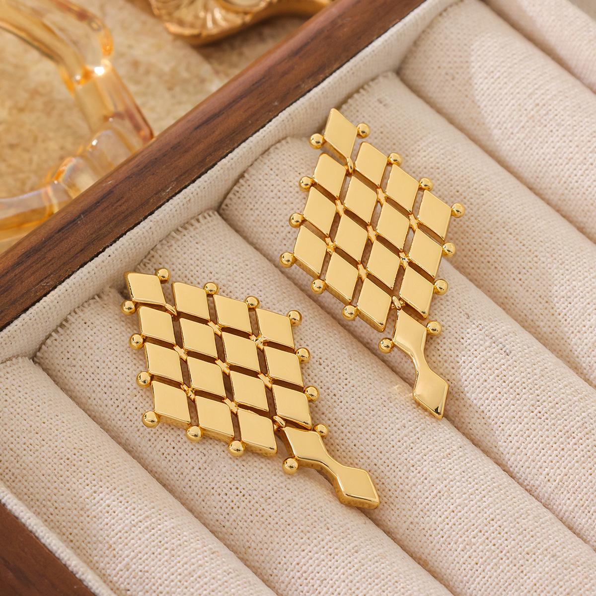 

New Square Grid Earrings Japanese Korean Fashion Trends High End Celebrity Same Style / Women s
