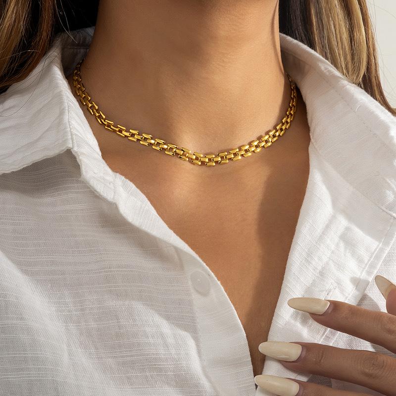 European and American Geometric Hollow Titanium Steel Necklace Women's Street Hip-hop Exaggerated Short Temperament Trend Does Not Fade