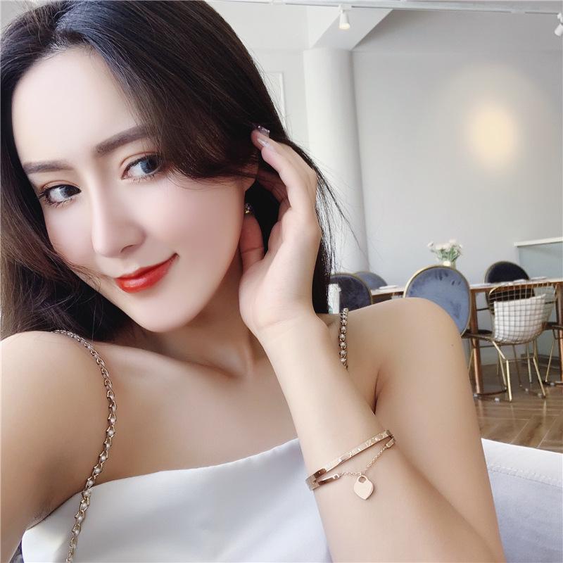 Korean Roman Numeral Rhinestone Heart Pendant Bracelet – Women's Fashion Wristband Ornament