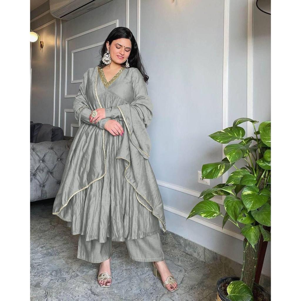 *Lancio del nuovo look da festa Đěsigner Pur Chinon Silk Top Plazzo & Dupatta Set*