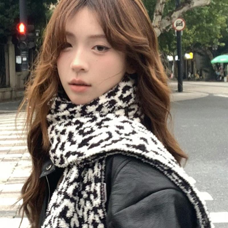 Écharpe en peluche imprimé léopard Douce et chaude Foulard Mode Écharpes d'hiver Convient pour le ski et le camping