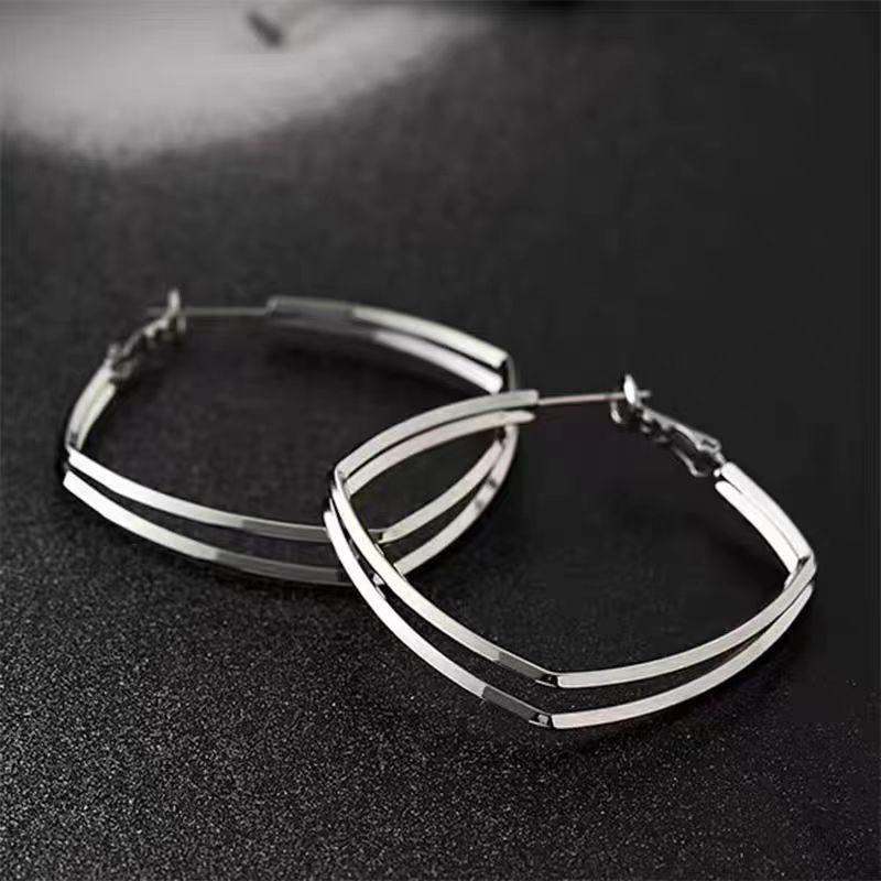 Silver Needle Geometric Heart Hoop Earrings - Retro & High-End Style for a Bold Look