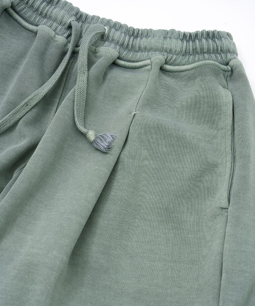 HOOVES Pigment-Dyed One-Pleat Sweatpants [Khaki]