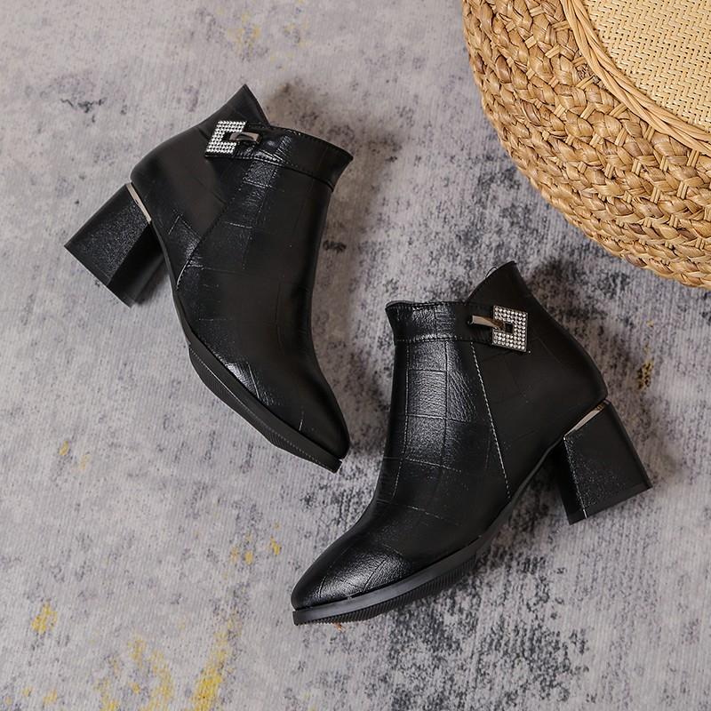 

Модные новые женские короткие ботильоны из мягкой кожи с флисом, на коротком толстом каблуке, для осени и зимы 2025 года 42 чёрный