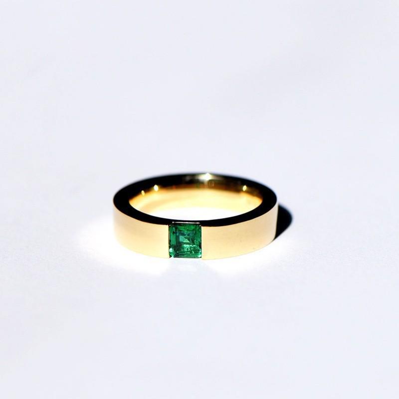 Elegant Unisex Purple Zircon Ring - Sophisticated, Versatile, and Trendy Style