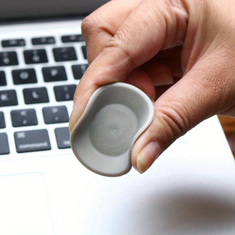 Set mit 4 tragbaren Kühlpads für Notebooks, mit rutschfesten Matten und Laptopständern, entwickelt zur Verbesserung der Kühlung und Stabilität.
